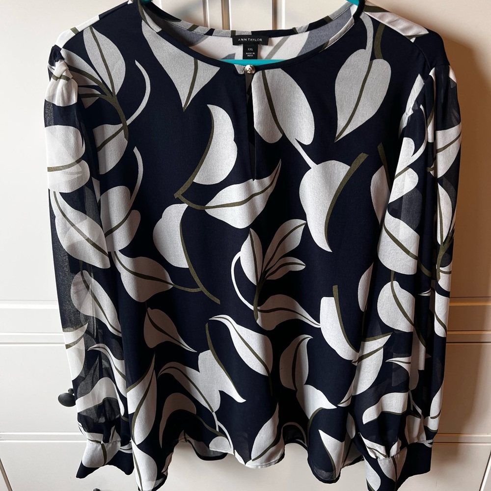 Ann Taylor Navy Black White Floral-Leaf Long Sleeve Blouse